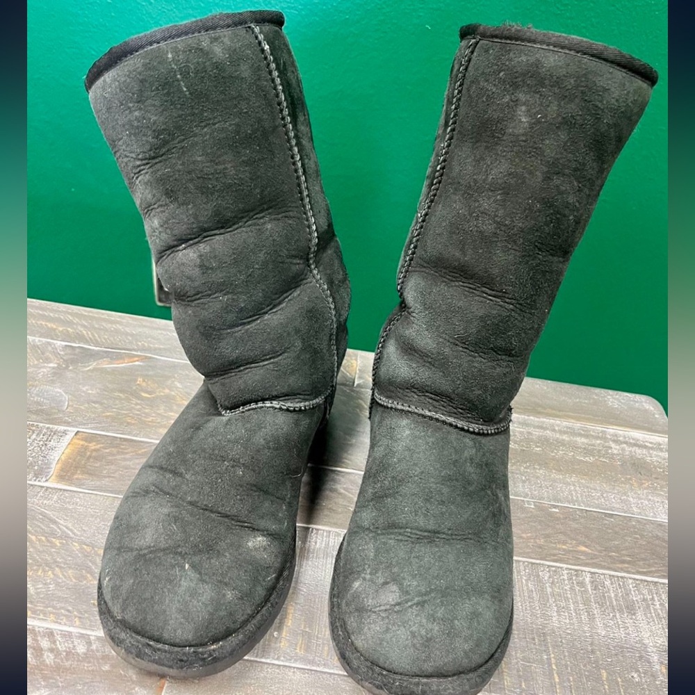 Pre-owned UGG boots Women’s size 6